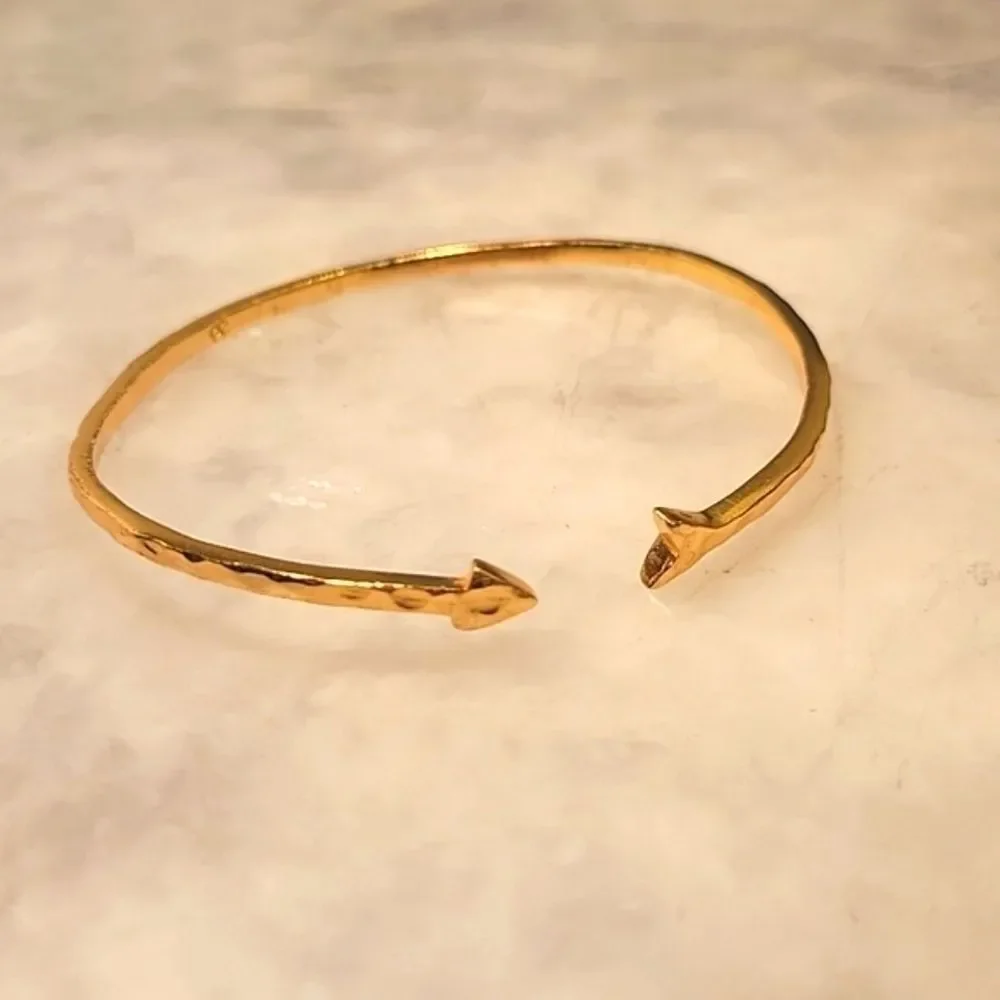 NWT Gorjana Arrow Cuff Bracelet Fairy Romantic Ethereal Coquette Dainty 18k Gold - Picture 4 of 4